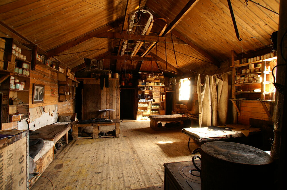 2007 Main space inside Shackleton's 'Nimrod' hut, Cape Royds