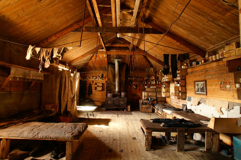 2007 Main space inside Shackleton's 'Nimrod' hut, Cape Royds