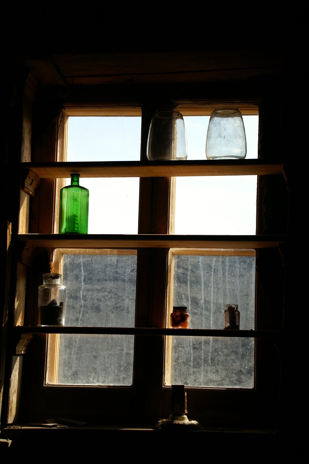 2007 View through the window, Shackleton's 'Nimrod' hut