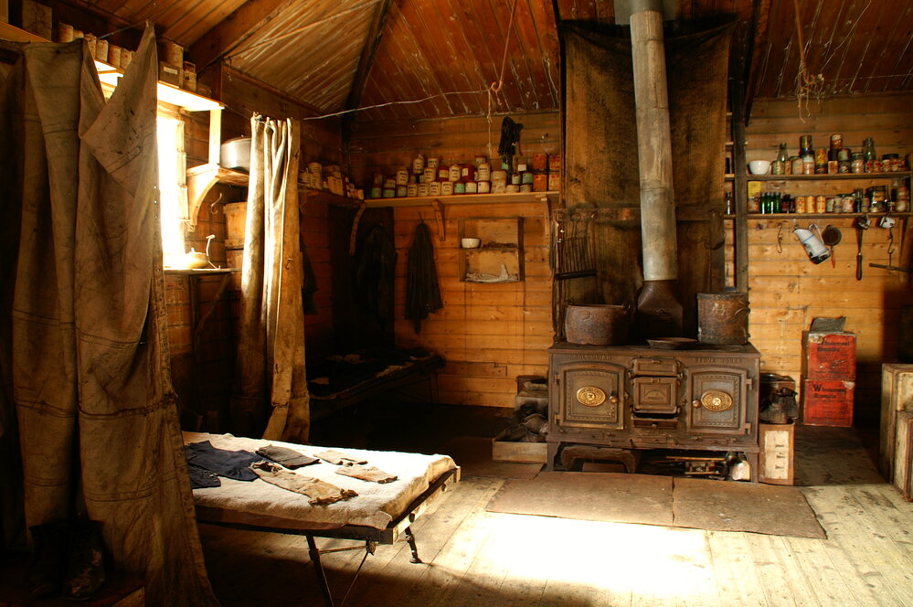 2007 Main space inside Shackleton's 'Nimrod' hut, Cape Royds