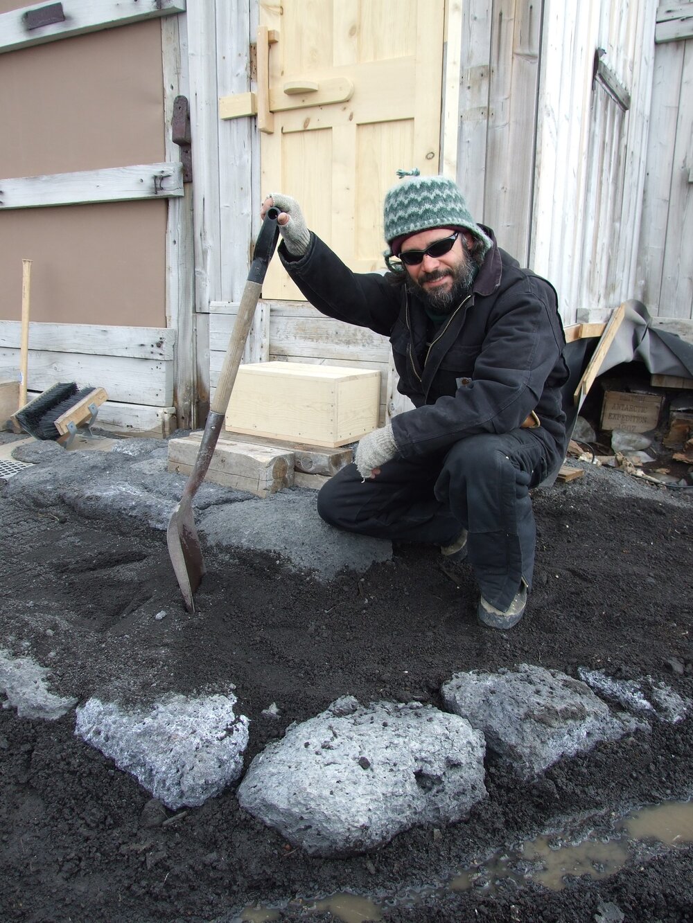 2007 Gord Macdonald with the new front step, Cape Royds