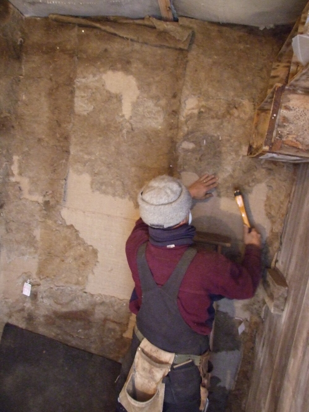 2007 Charley Brentnall in Mawson's Lab during repairs (002)