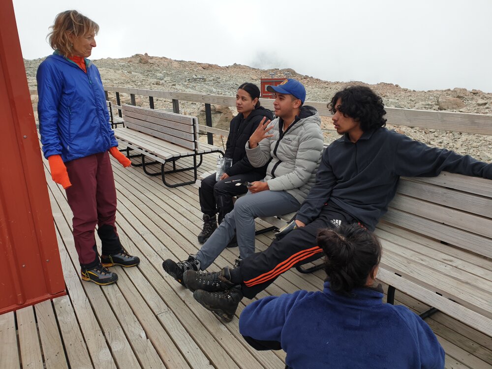 Morning korero at Mueller Hut (003)