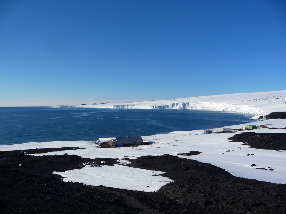 2009-10 Scott's 'Terra Nova' hut and Cape Evans field camp