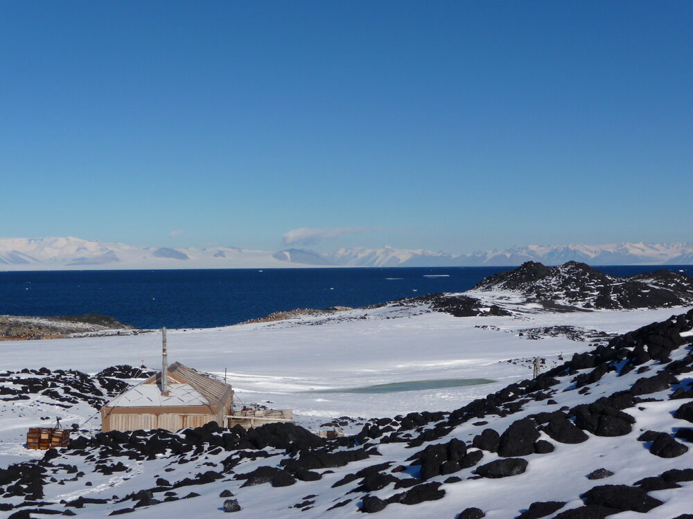 2009-10 Shackleton's 'Nimrod' hut and Cape Royds environs