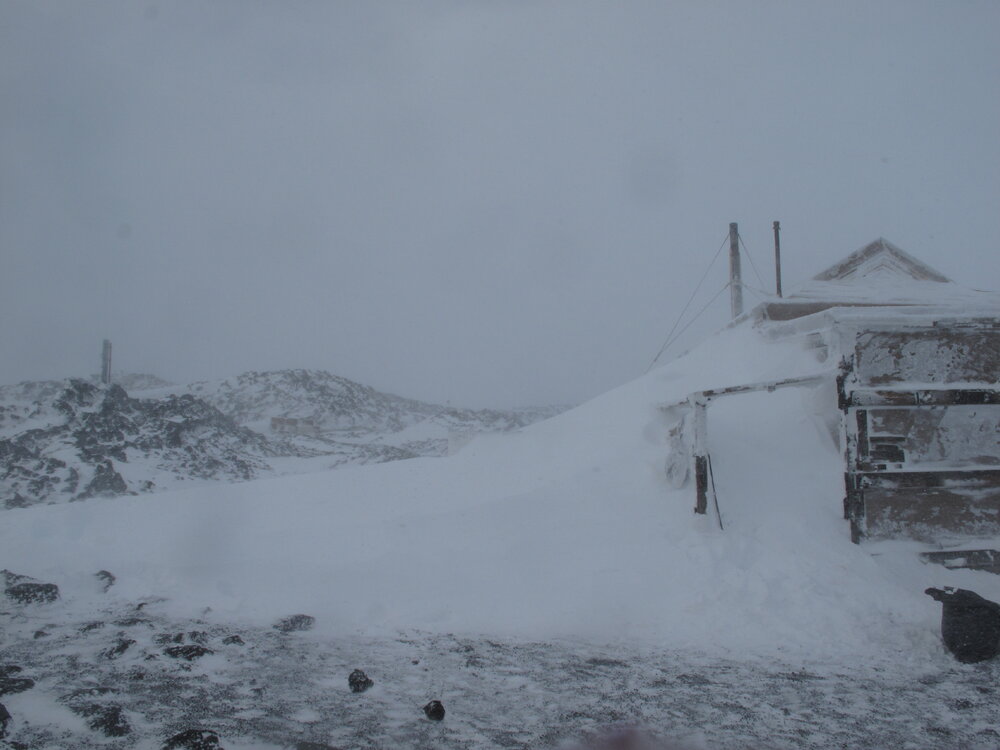 2009-10 Snow build-up on Shackleton's 'Nimrod' hut