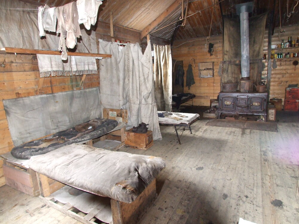 2007 Main space inside Shackleton's 'Nimrod' hut, Cape Royds