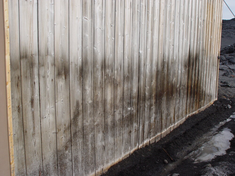 2007 Damaged cladding before repair at Shackleton's 'Nimrod' hut