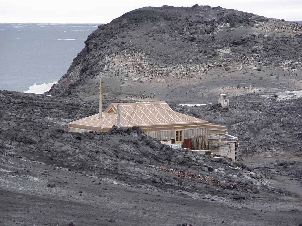 2007 Shackleton's 'Nimrod' hut and Penguin colony
