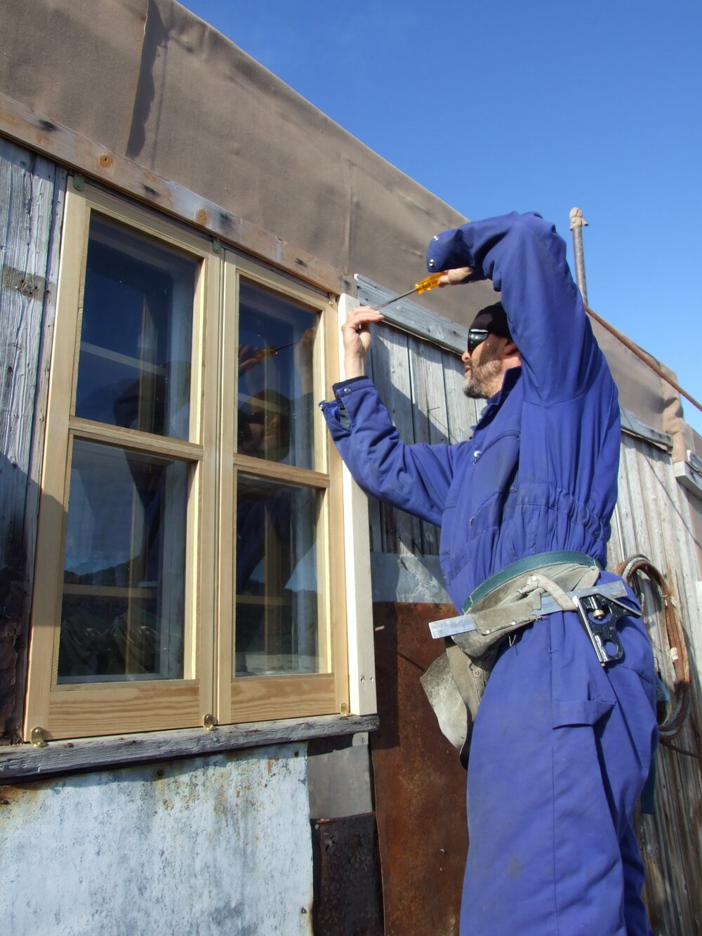 2006-07 Conservators at work, Steve Brown at Cape Royds
