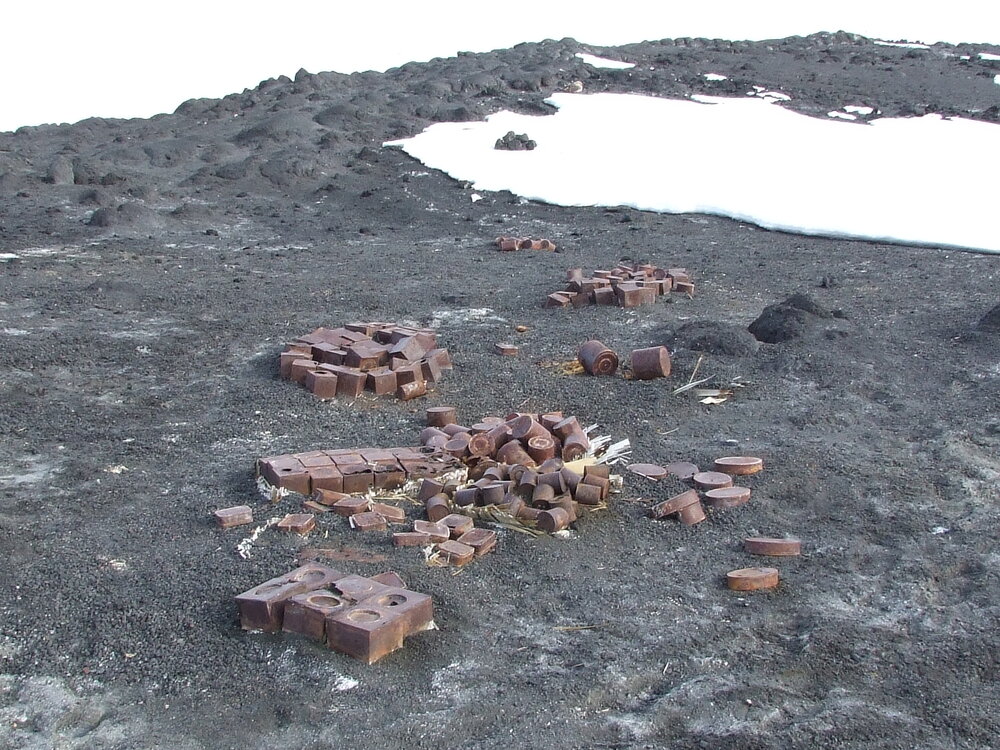 2006-07 Caches of stores at Cape Royds