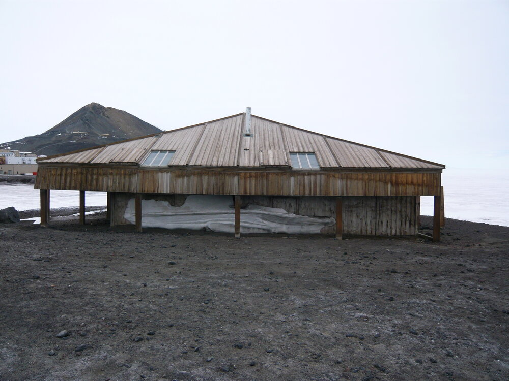 2008 North wall of Scott's 'Discovery' hut