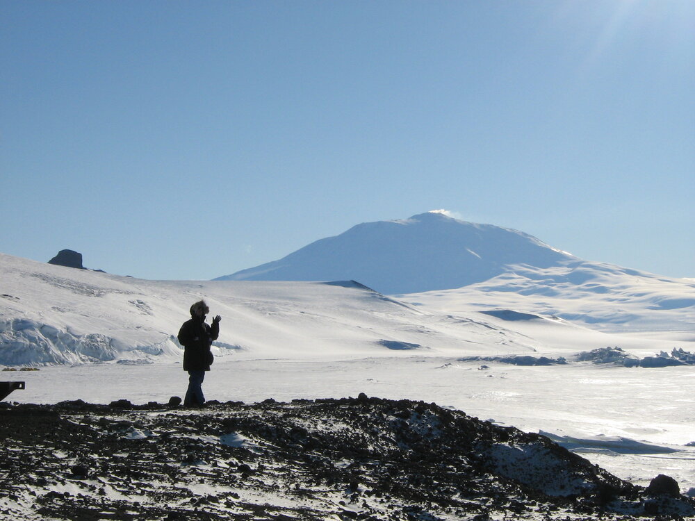 2007 Fiona Cahill in front of Mount Erebus