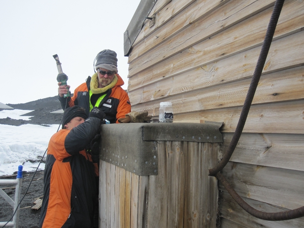 2010-11 John Taylor and Al Fastier installing a Ruberoid roof, Cape Evans