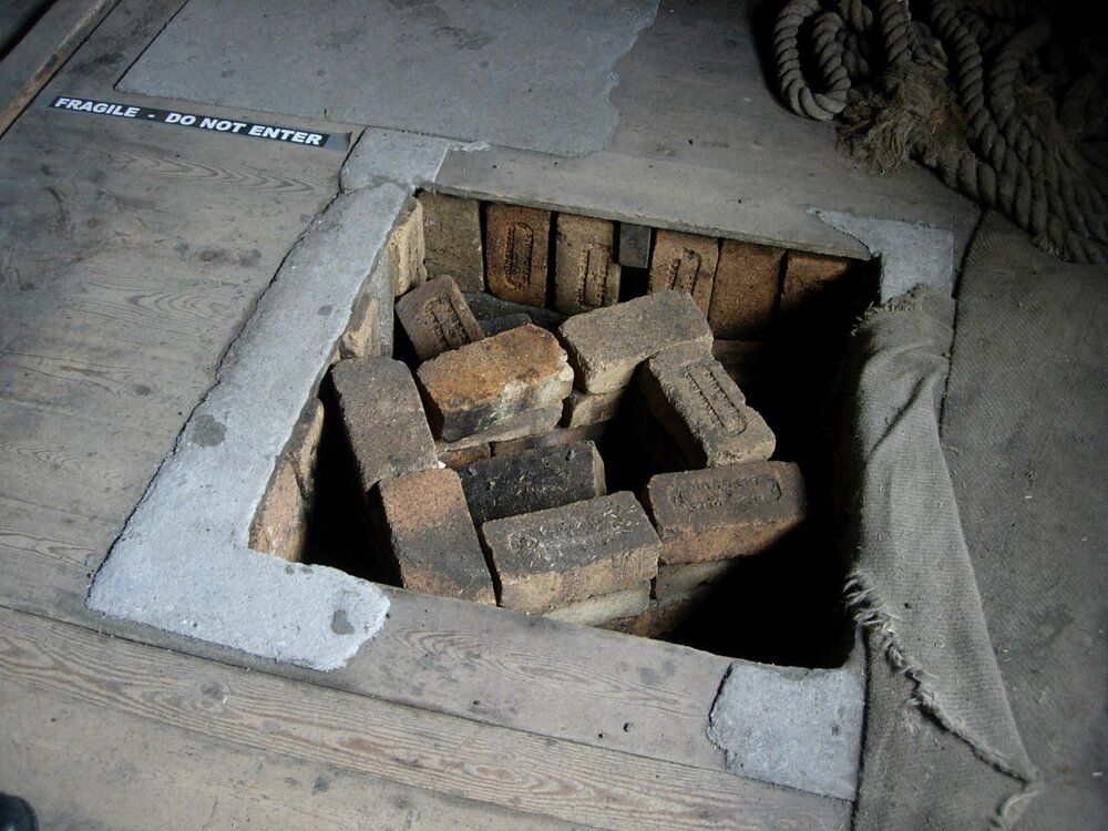 2007-08  Scott's Discovery hut inspection, interior (002)