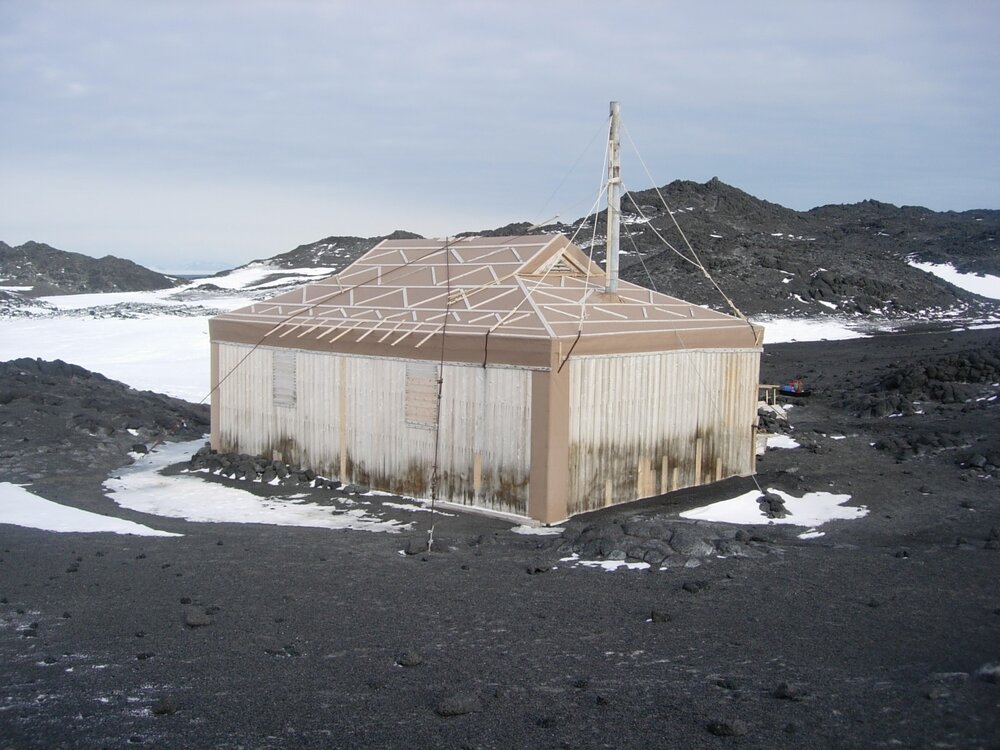 Southeast elevation of Shackleton's 'Nimrod' hut
