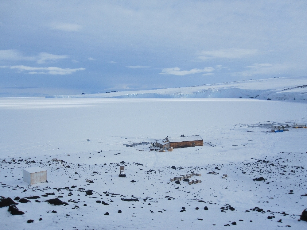 2010-11 Scott's 'Terra Nova' hut and the Barne Glacier
