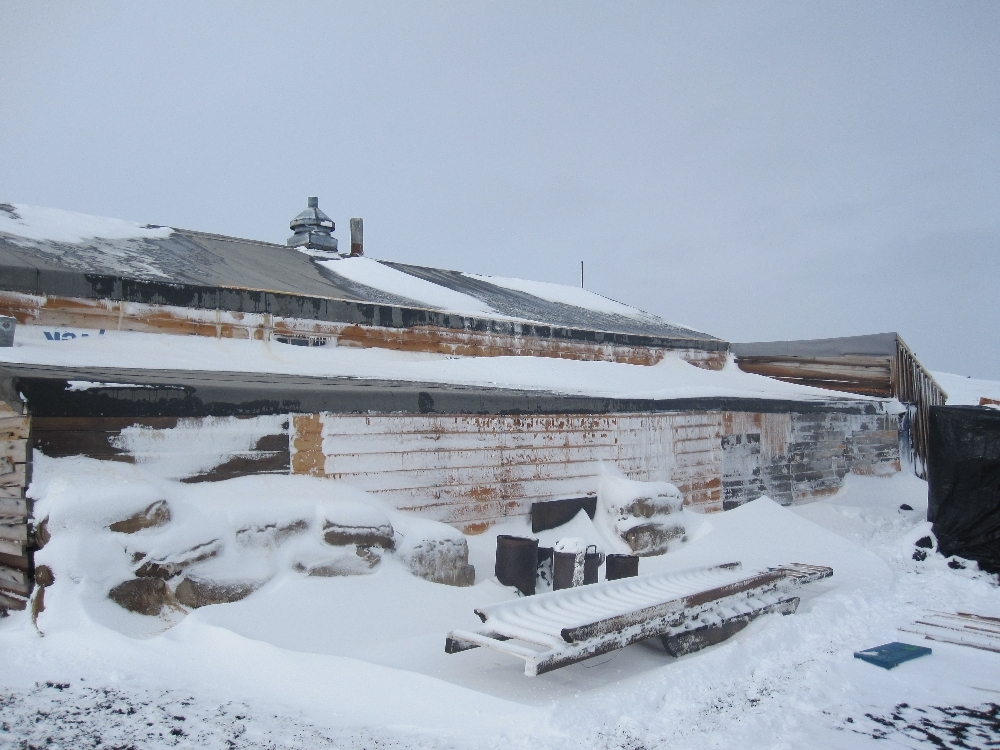 2010-11 Snow build-up around Scott's 'Terra Nova' hut, Cape Evans
