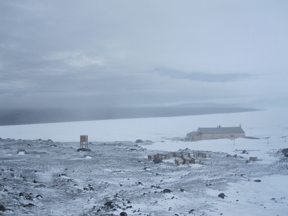 2010-11 Scott's 'Terra Nova' hut and the Meteorological shelter