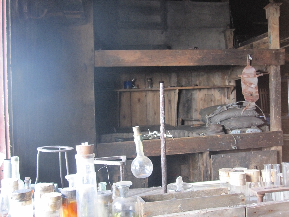 2010-11 Nelson and Day's bunks, Cape Evans