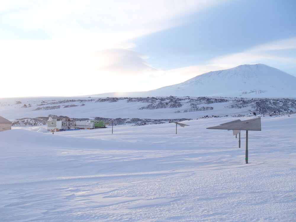 2010 Scott's 'Terra Nova' hut inspection, exterior (033)