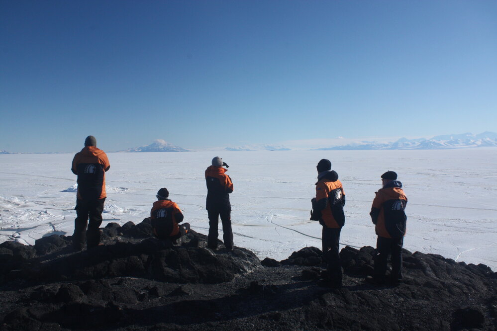2021-22 AHT staff at Cape Royds (002)