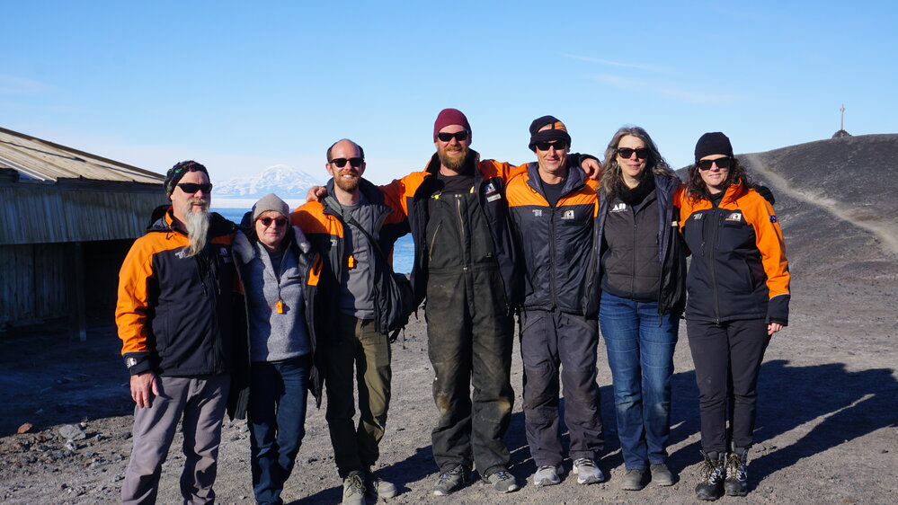 2021-22 AHT K170 event team photo outside Scott's 'Discovery' hut (002)