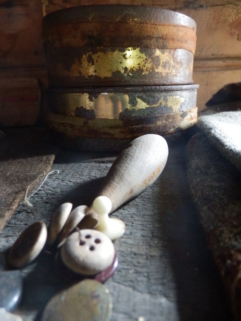 Artefacts in Shackleton's 'Nimrod' Hut (001)