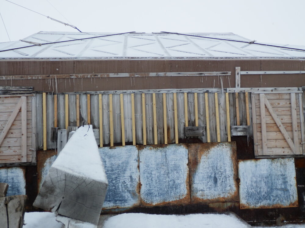 Battens after repair, Shackleton's 'Nimrod Hut' (007)
