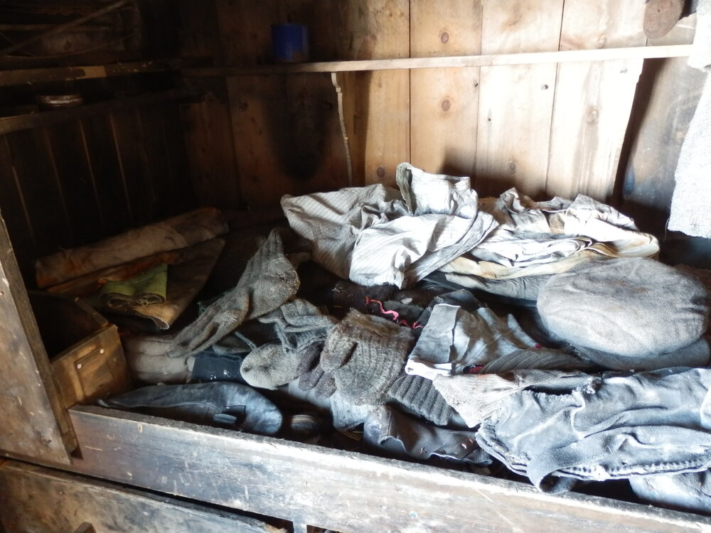 Day's bunk before repair, Cape Evans (001)