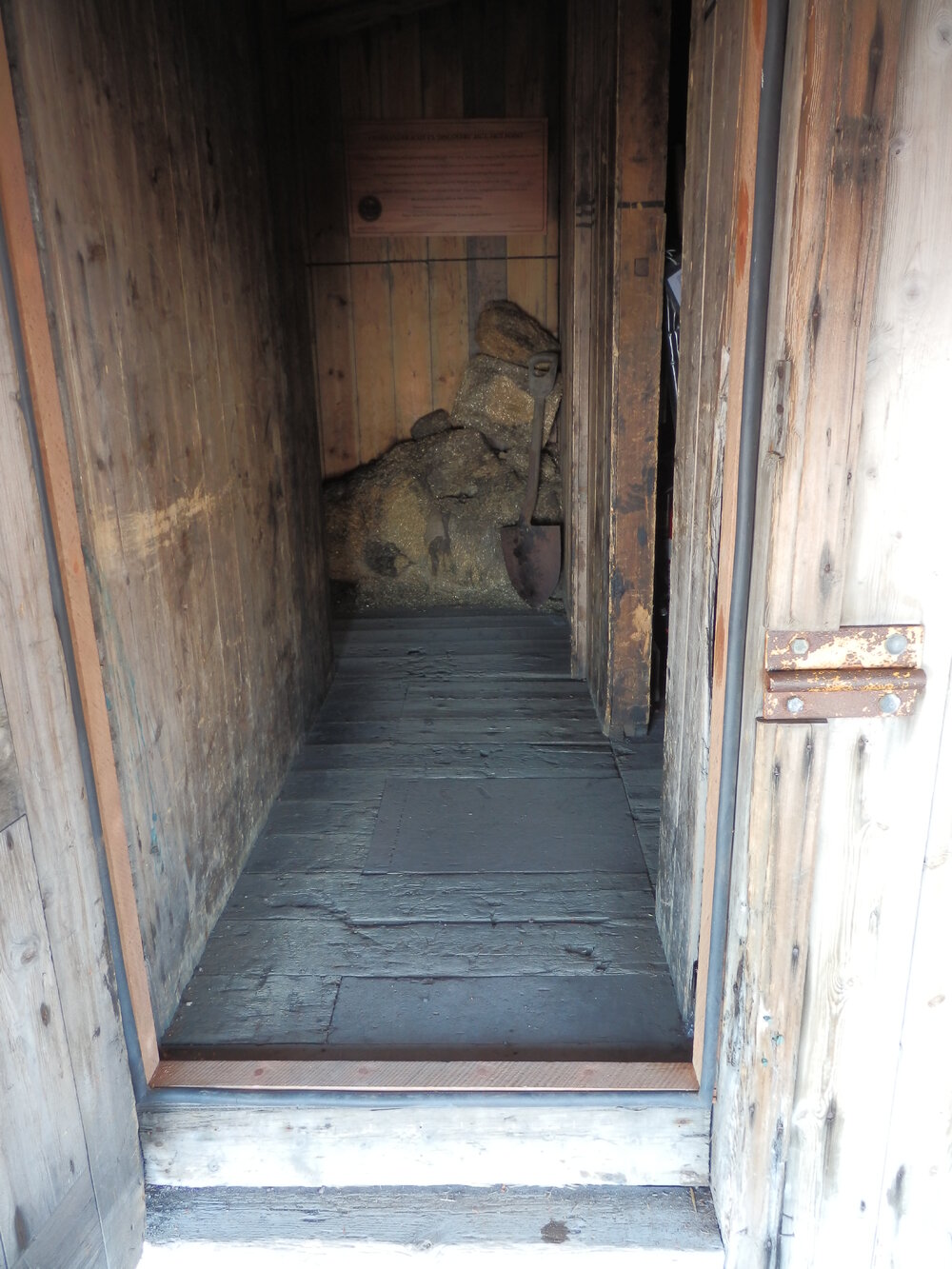 Door jamb after repair, Scott's 'Discovery' Hut (004)