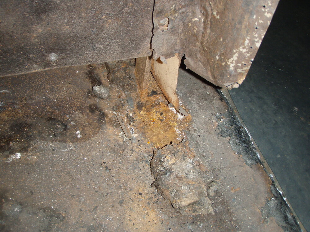Asbestos removal, stove in Scott's 'Terra Nova' Hut (022)