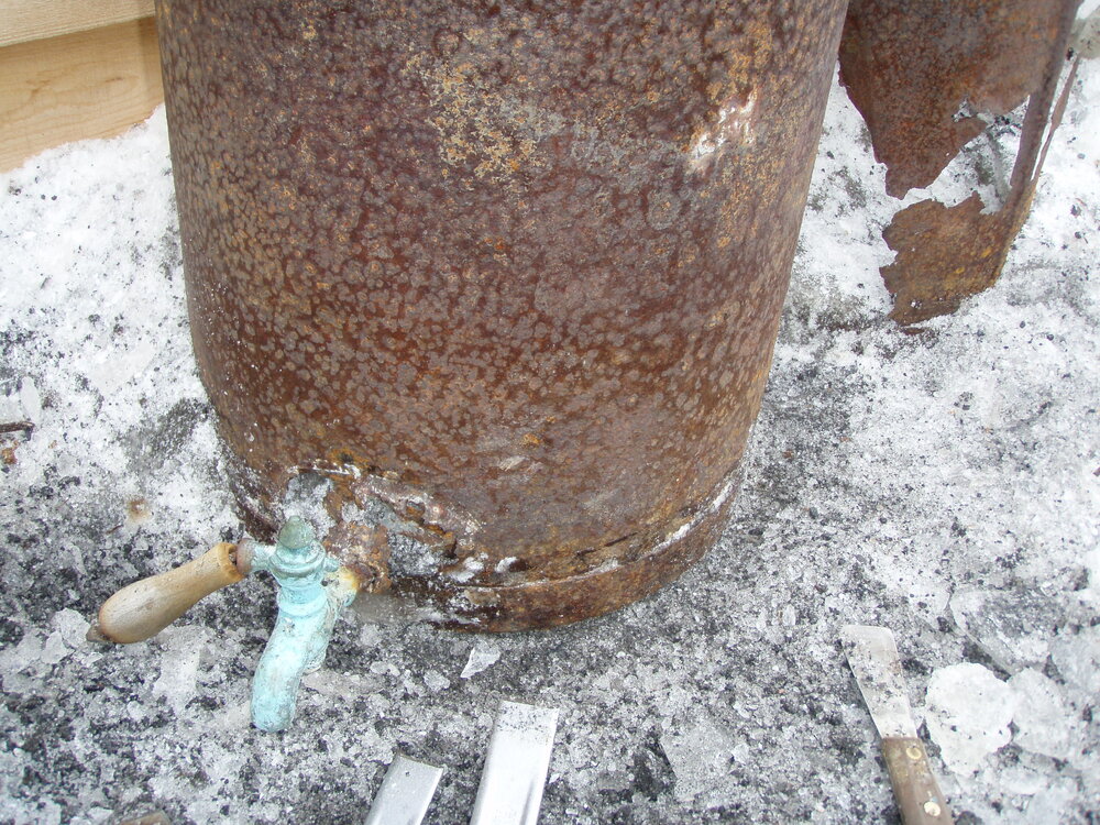 Water melter for Gurney's patent stove, Scott's 'Terra Nova' Hut (005