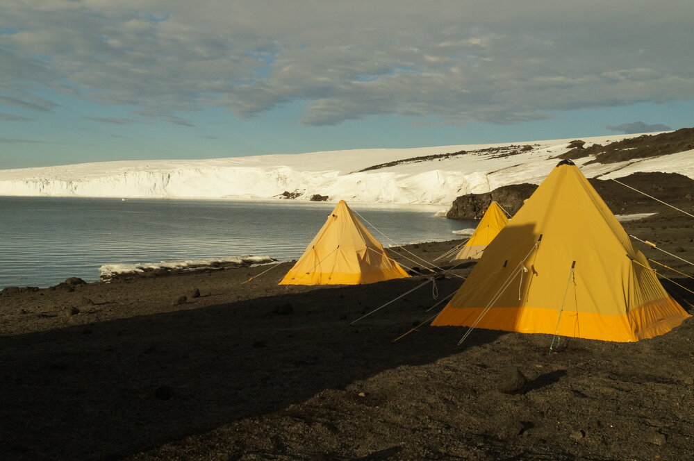 2013-14 Tents at the AHT field camp on Home Beach, Cape Evans