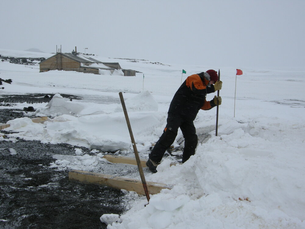 2013-14 Josiah Wagener removing wood from Cape Evans (001)