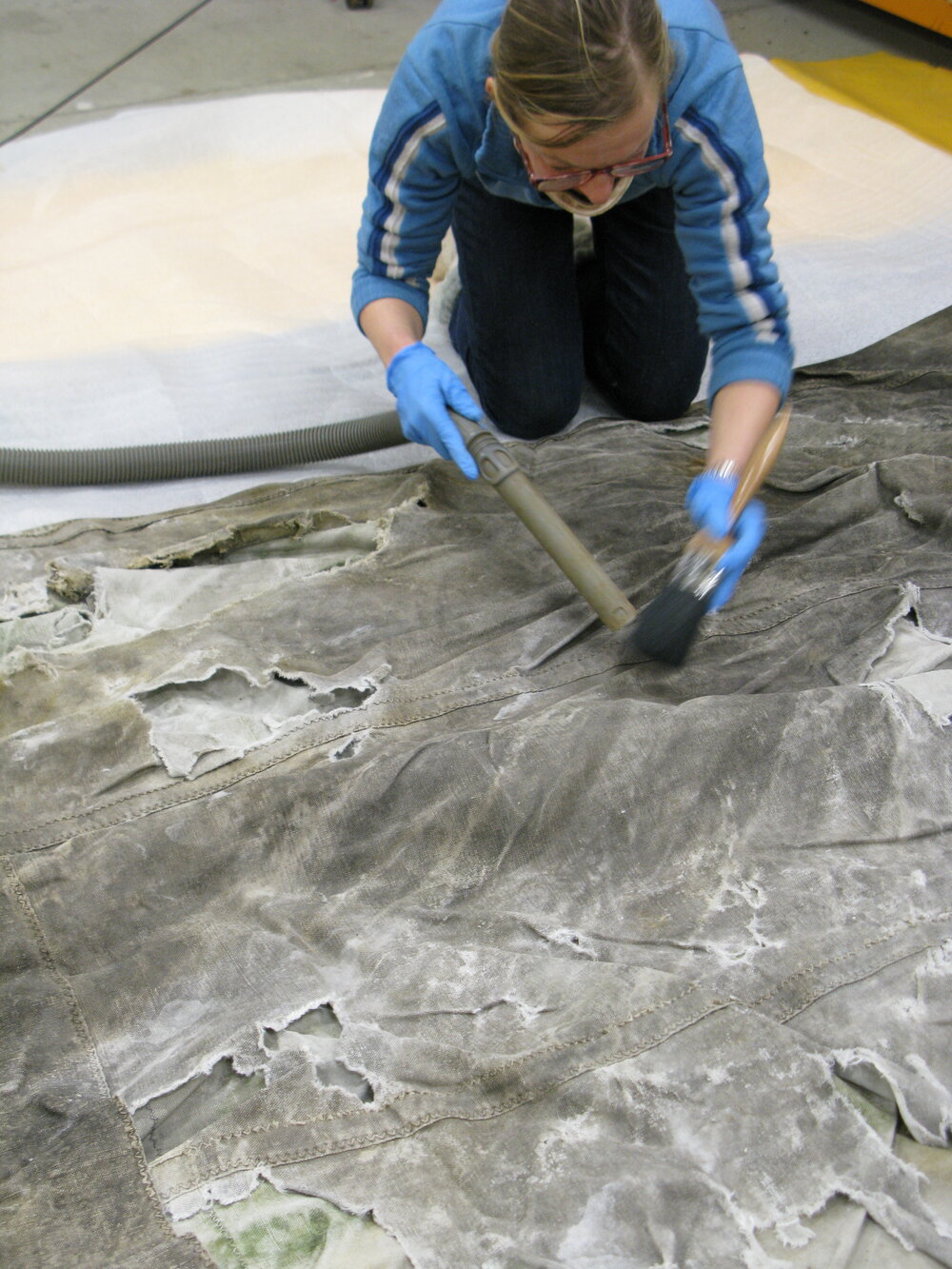 2013-14 Nicola Dunn vacuuming a 'Nimrod' awning (002)