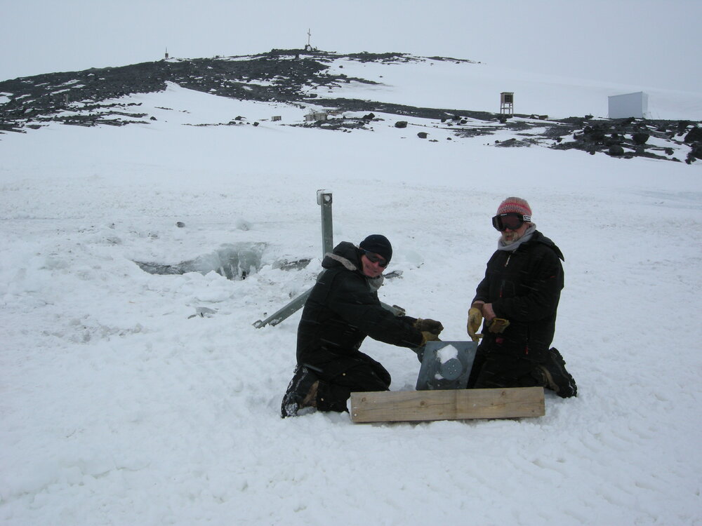 2013-14 Mark Adams and Al Fastier removing a vortex generator from Cape Evans