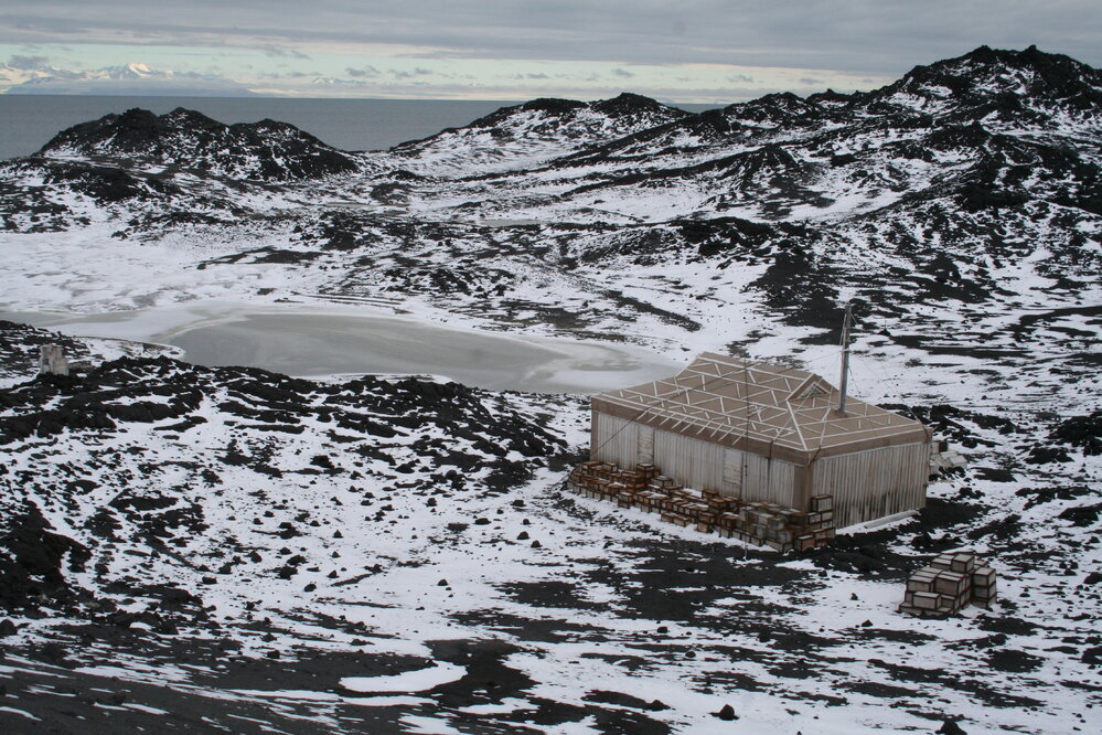 2013-14 Shackleton's 'Nimrod' hut, Cape Royds (001)