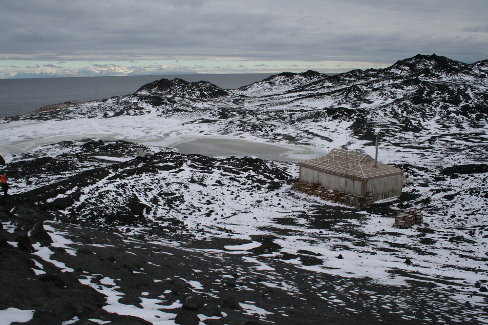 2013-14 Shackleton's 'Nimrod' hut, Cape Royds (002)