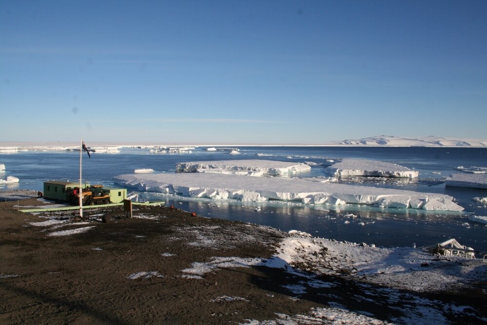 2013-14 Sea ice changes at Scott Base