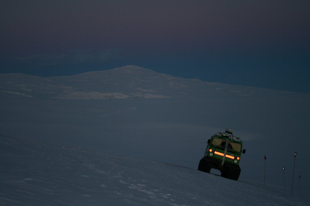 2013-14 H&auml;gglunds travelling next to wayfinding flags