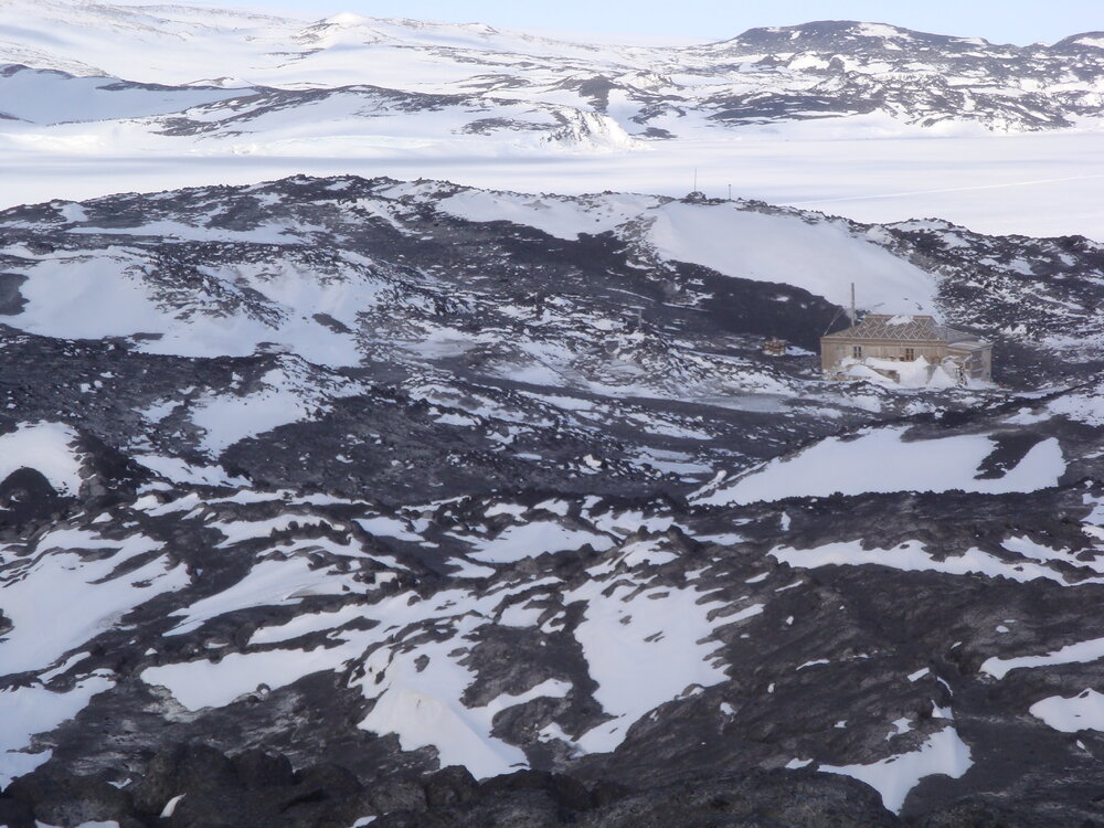 2013-14 Shackleton's 'Nimrod' hut in the surrounding landscape