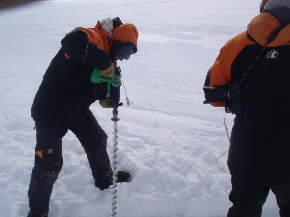2013-14 Drilling holes to measure ice thickness (004)