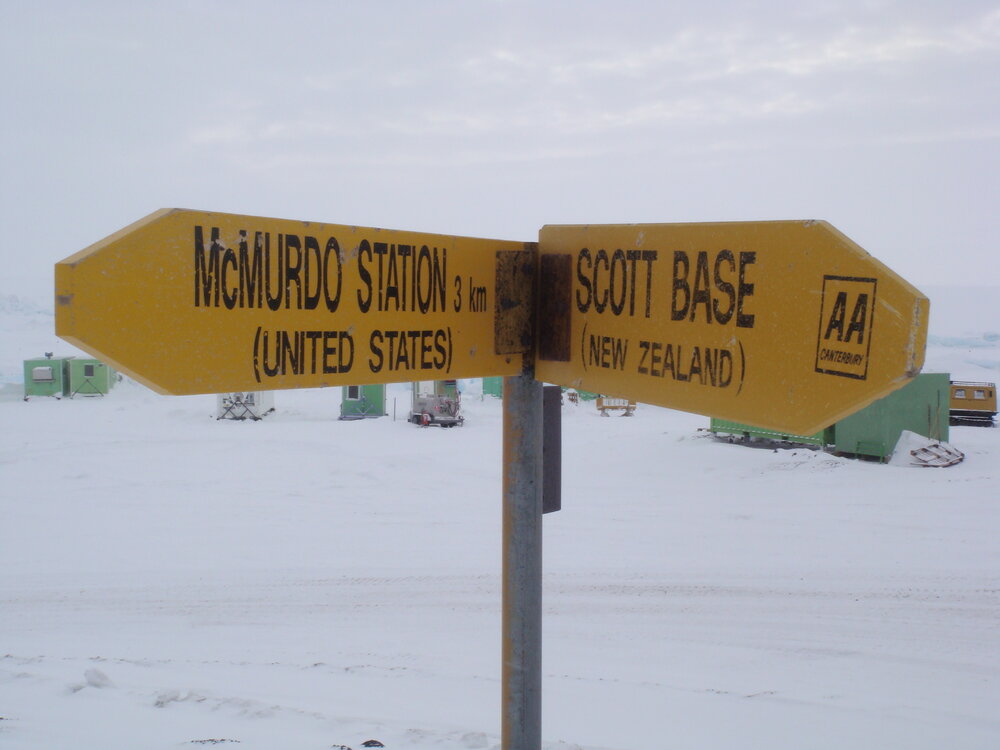 2013-14 Scott Base and McMurdo Station sign