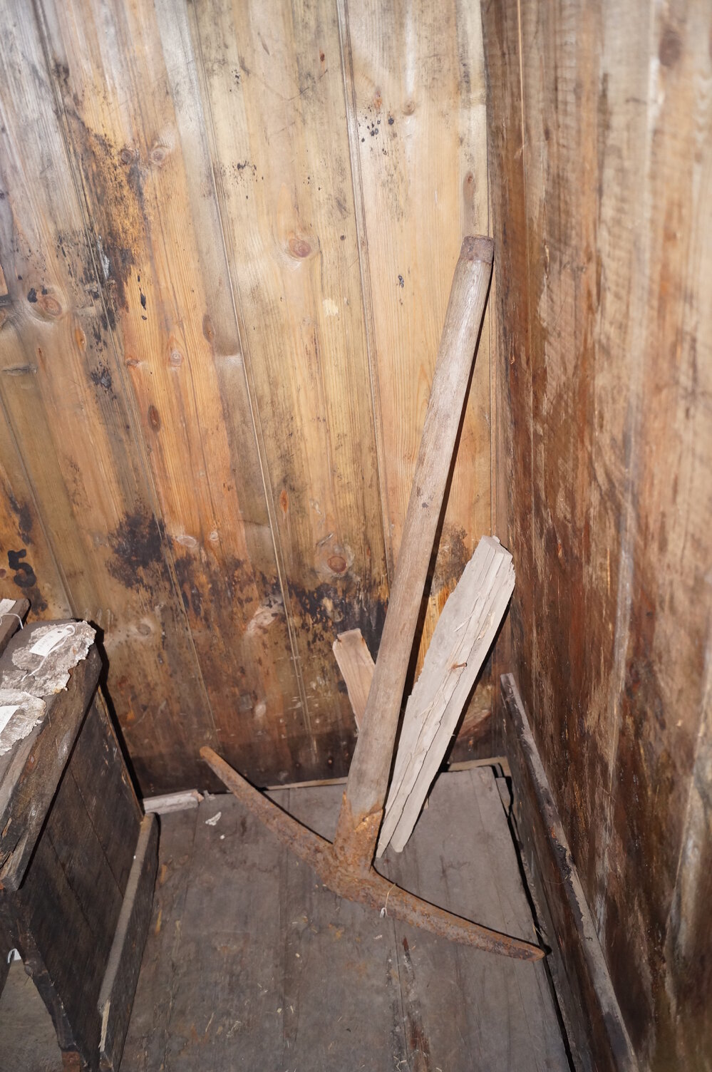 2013-14 Location image, pick axe, Scott's 'Discovery' hut, Hut Point