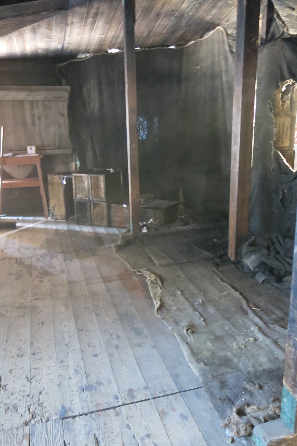 2013-14 Location image, removed artefacts, Scott's 'Discovery' hut, Hut Point (002)