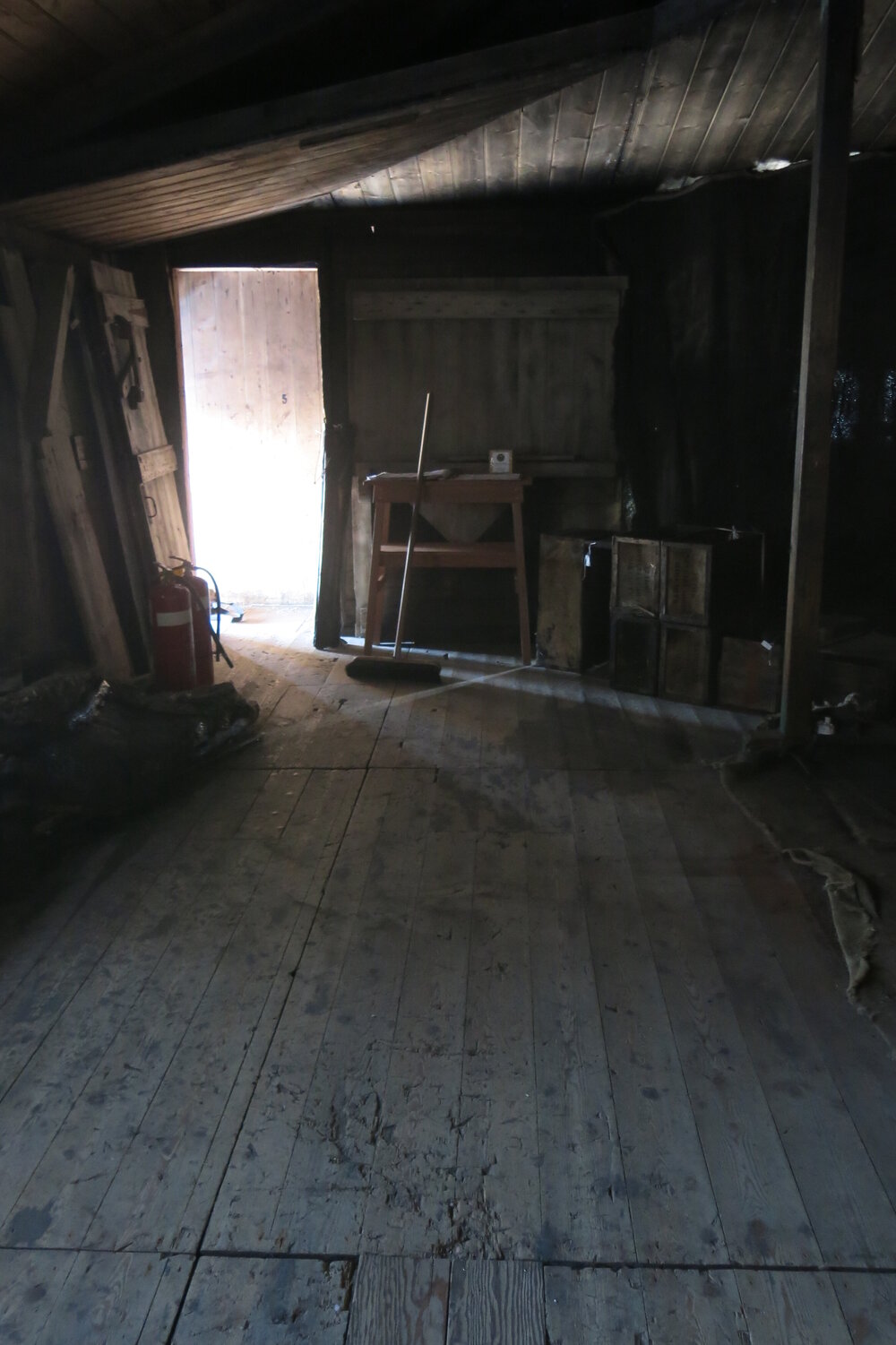 2013-14 Location image, removed artefacts, Scott's 'Discovery' hut, Hut Point (003)