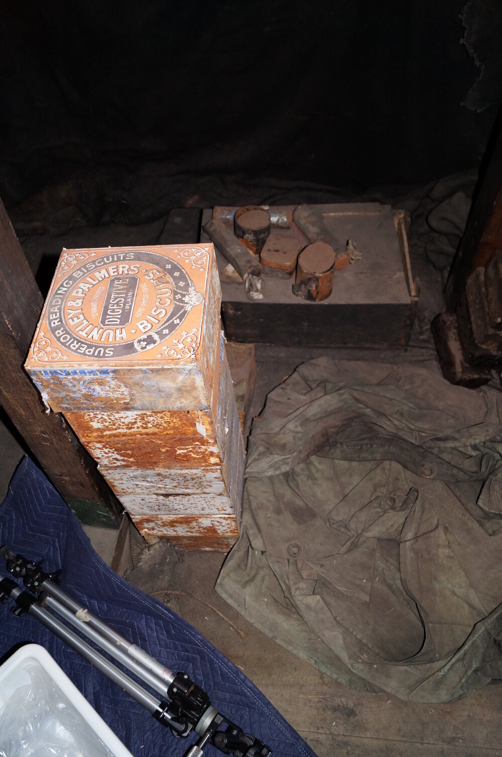 2013-14 Location image, Venesta cases, Scott's 'Discovery' hut, Hut Point (013)