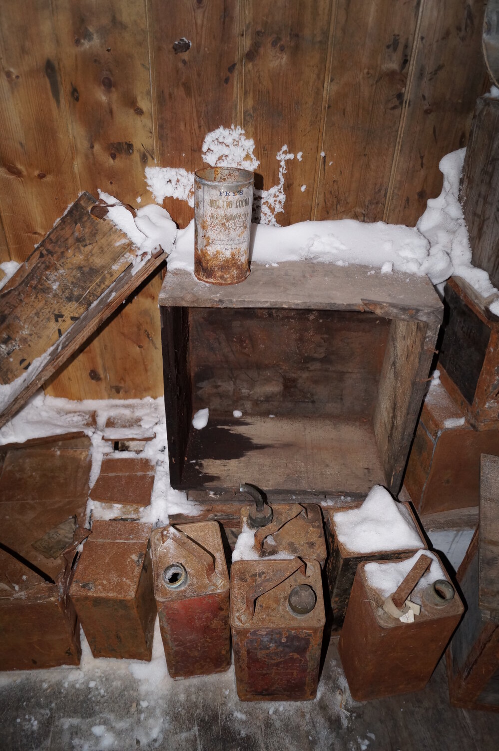 2013-14 Location image, artefacts, Scott's 'Discovery' hut, Hut Point