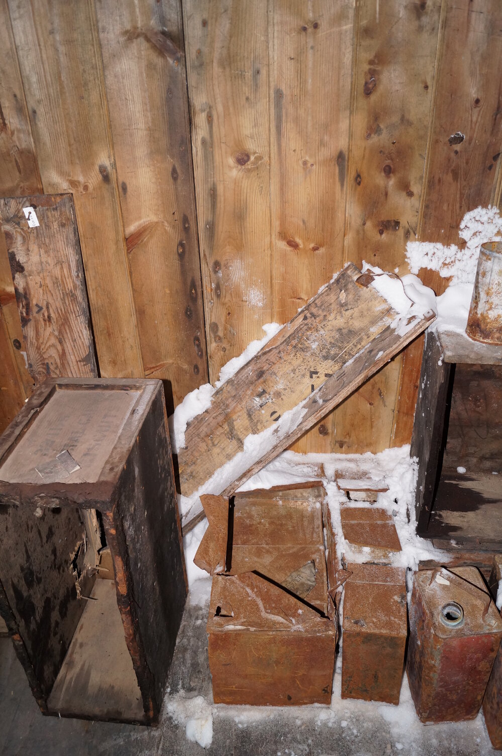 2013-14 Location image, artefacts, Scott's 'Discovery' hut, Hut Point